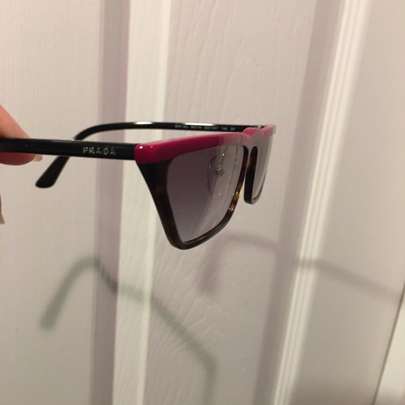 🆕PRADA CAT EYE 58MM SUNGLASSES 💯 %AUTHENTIC - Picture 6 of 11